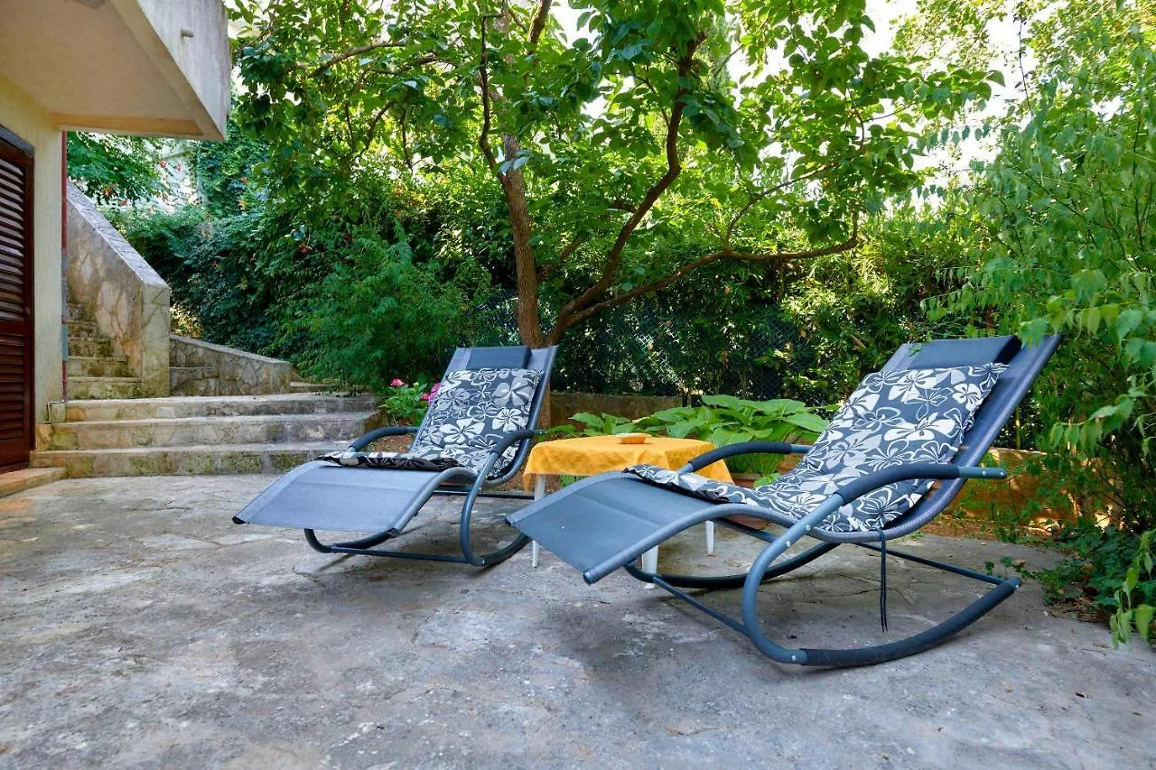 Apartments Dracice 1019 Banjole Croatia