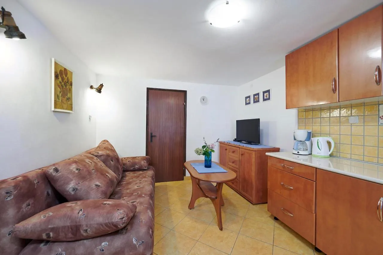 Apartments Dracice 1019 Banjole