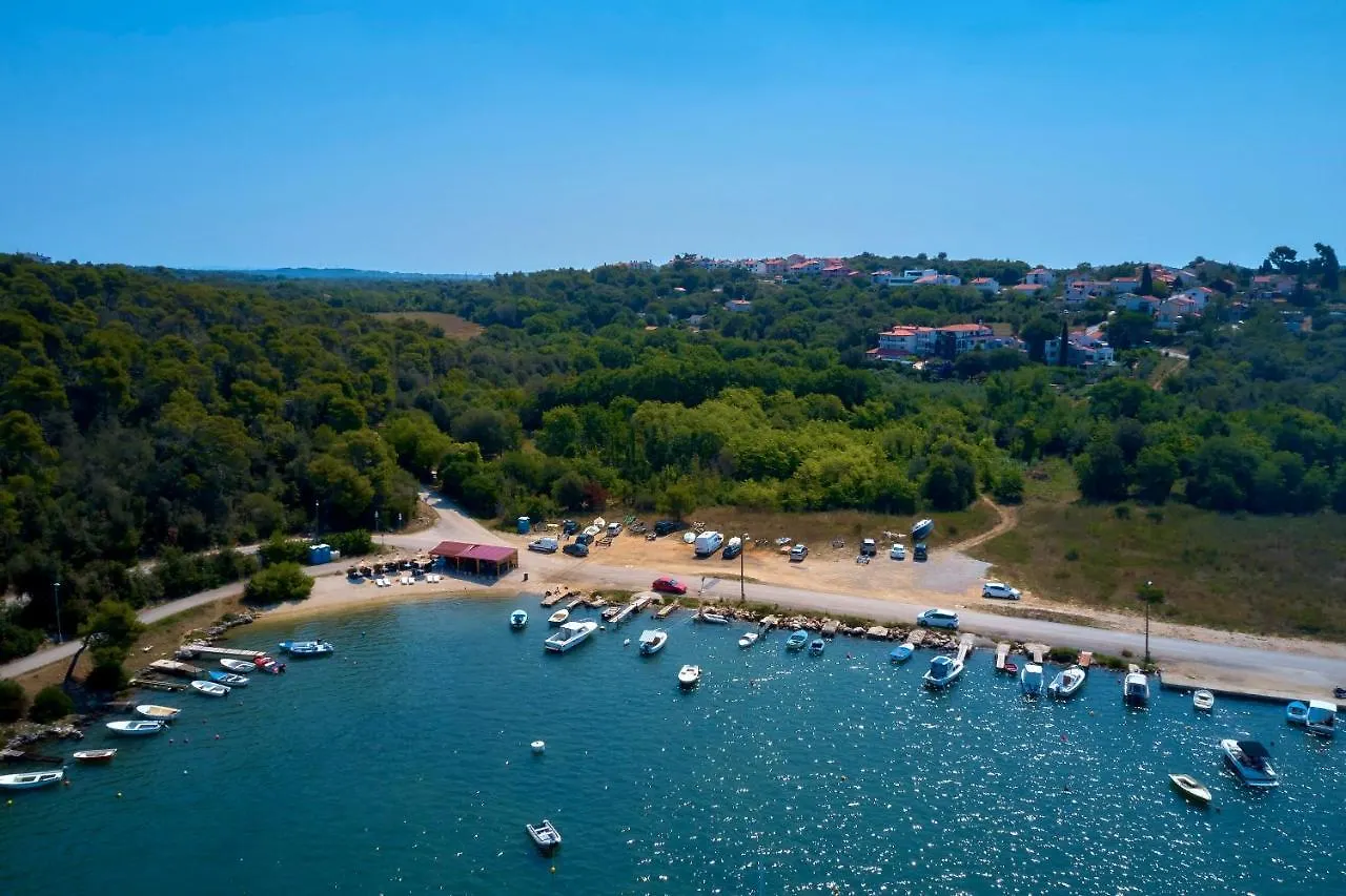 Apartments Dracice 1019 Banjole Croatia