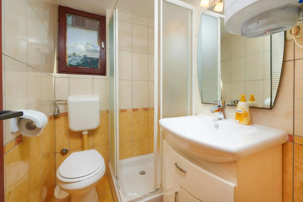 Apartments Dracice 1019 Banjole