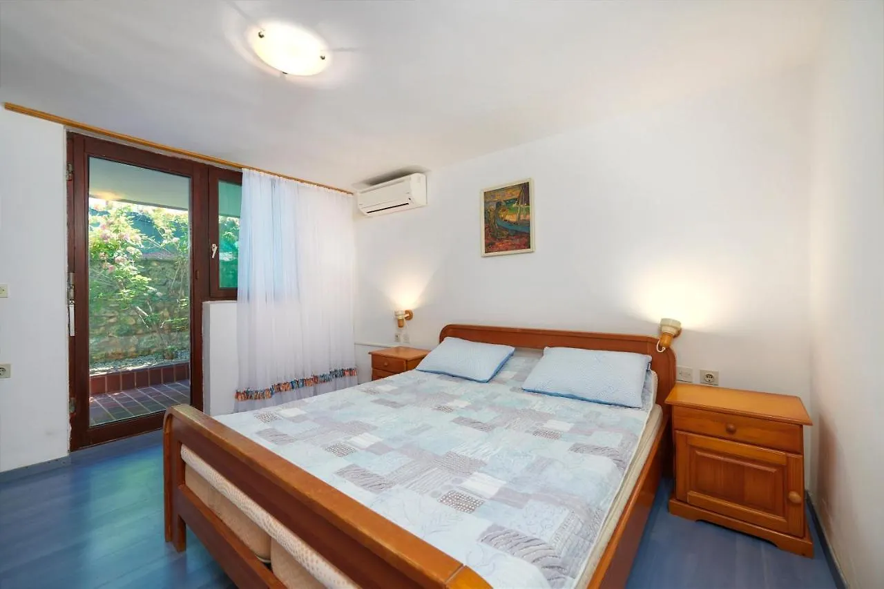 Apartments Dracice 1019 Banjole Croatia