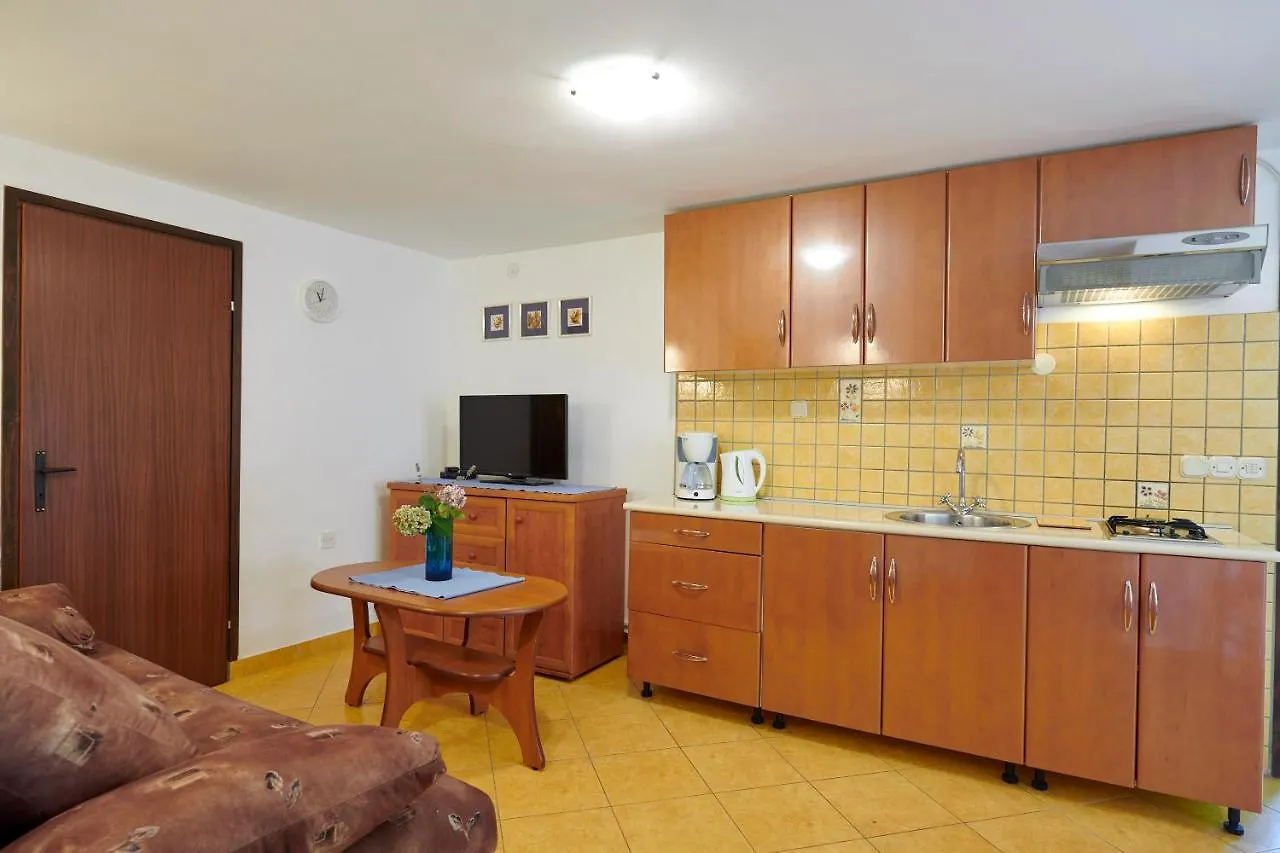Apartments Dracice 1019 Banjole Croatia