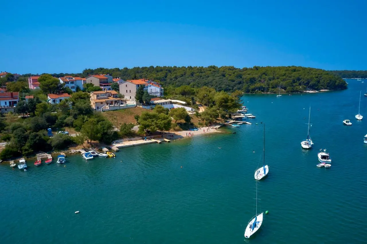 Apartments Dracice 1019 Banjole Croatia